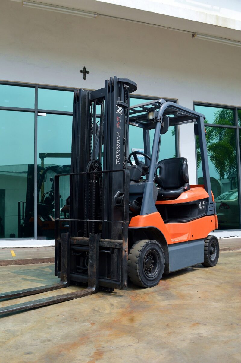 TOYOTA ELECTRIC FORKLIFT 1.5 TON